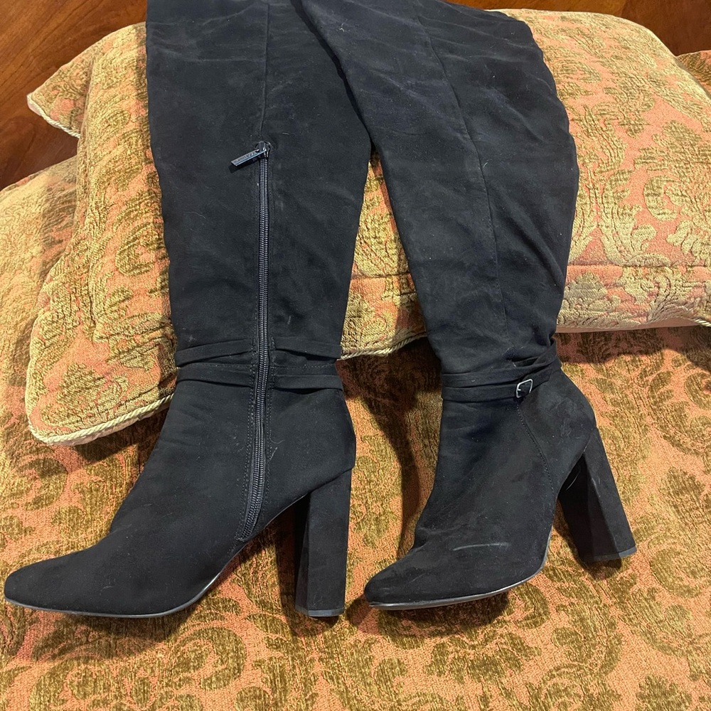 Black Women's Knee-High Boots